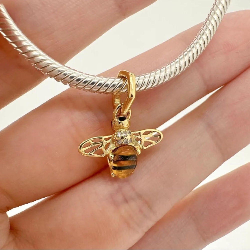 PANDORA Gold Bee Charm w/Box 🐝